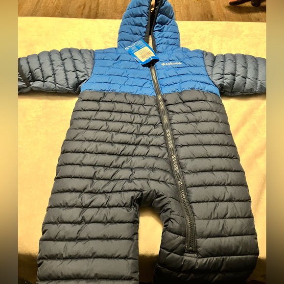Reversible Columbia snowsuit/Sasquatch - Picture 6 of 7
